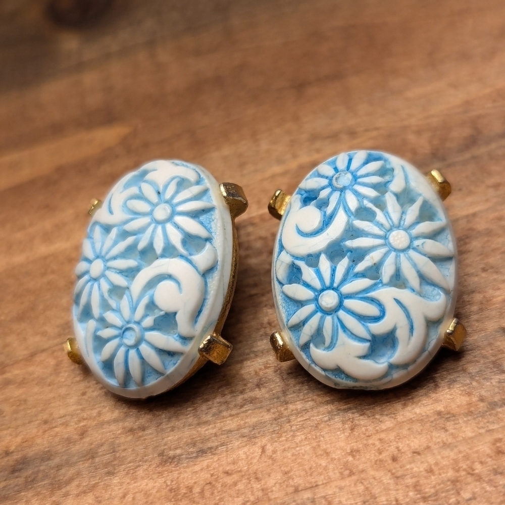 Selini Earrings Cabochon Floral blue and white gold tone clasp 1" oval vintage